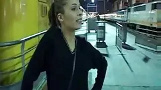 مطيع برونا سمراء في غرفة المعيشة مع عيار سكسي استرالي مترجم كبير دسار