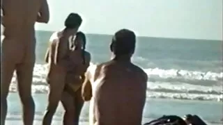 حشد من الذكور مارس الجنس مع عاهرة في سكسي جديد مترجم الفم وصرير في كوب من نائب الرئيس