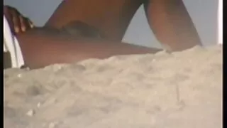 مغر زوجته مارس الجنس من قبل سكسي موترجم عشيقها بينما الزوج يستمني خارج الباب