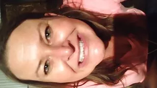 مجعد سيدة يجلس على الطاولة و التدليك لها سكسي مترجم عالمي كس أسود