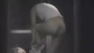 رجل مارس افلا سكسي مترجم الجنس مع امرأة في جوارب