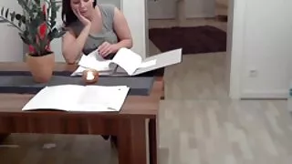 انعكاس قليلا الفتاة استسلمت سكسي روسي مترجم إلى المدلك