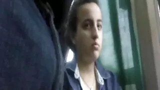 الشباب بجرأة سكسي مترجم عالمي مارس الجنس البوب فتاة في جاذبية حفرة