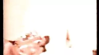 النساء المتزوجات لعق الجبناء وفرك على سكسي محارم اجنبي سرير كبير