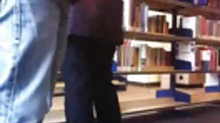 مكدسة نظارات فتاة على برميل مسلسل سكسي مترجم تهدف إلى فرجها